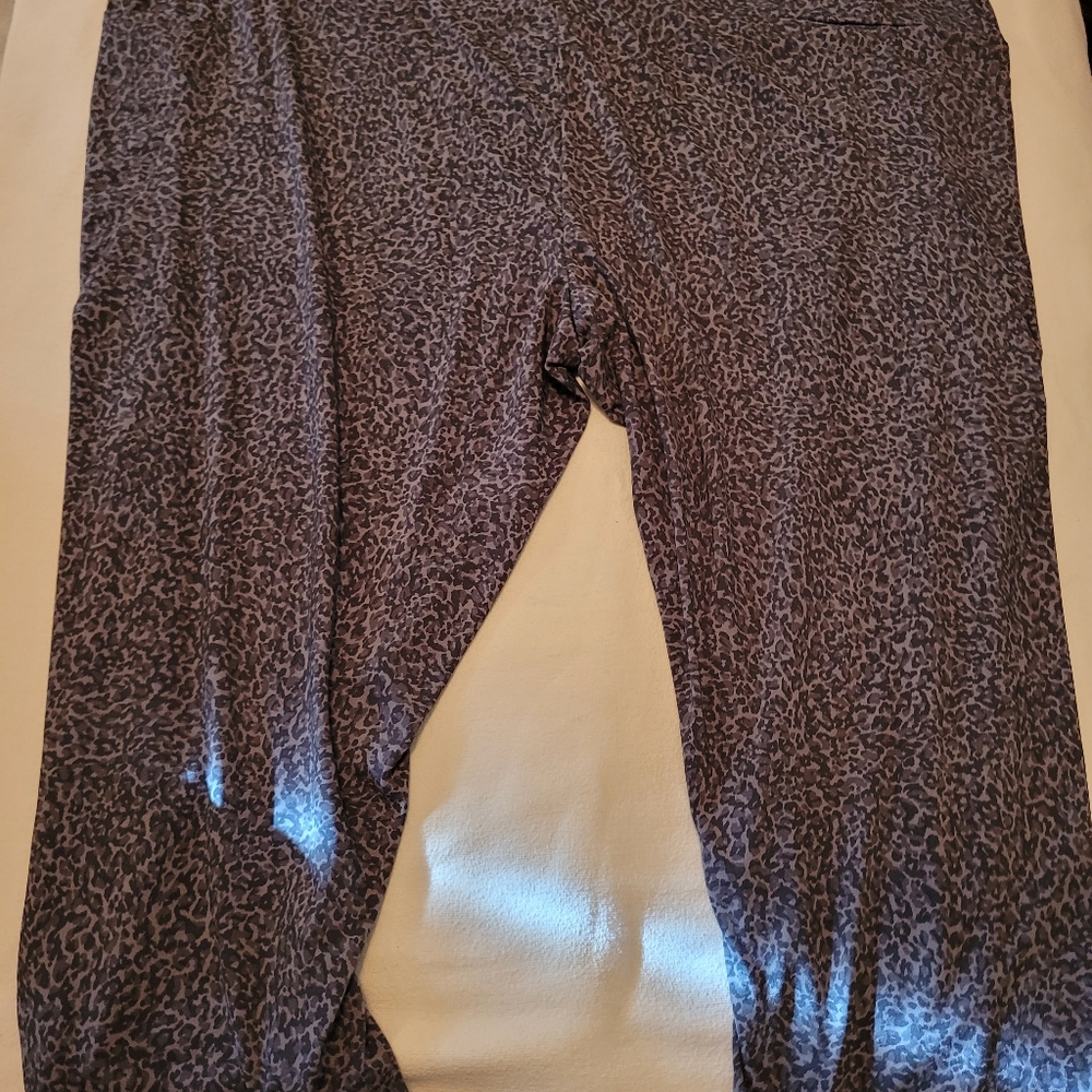 (4X)  NWT  Capris Leggings